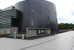 Turn to the right and walk straight around the pool, then turn left. You will find the Audiences' Entrance.